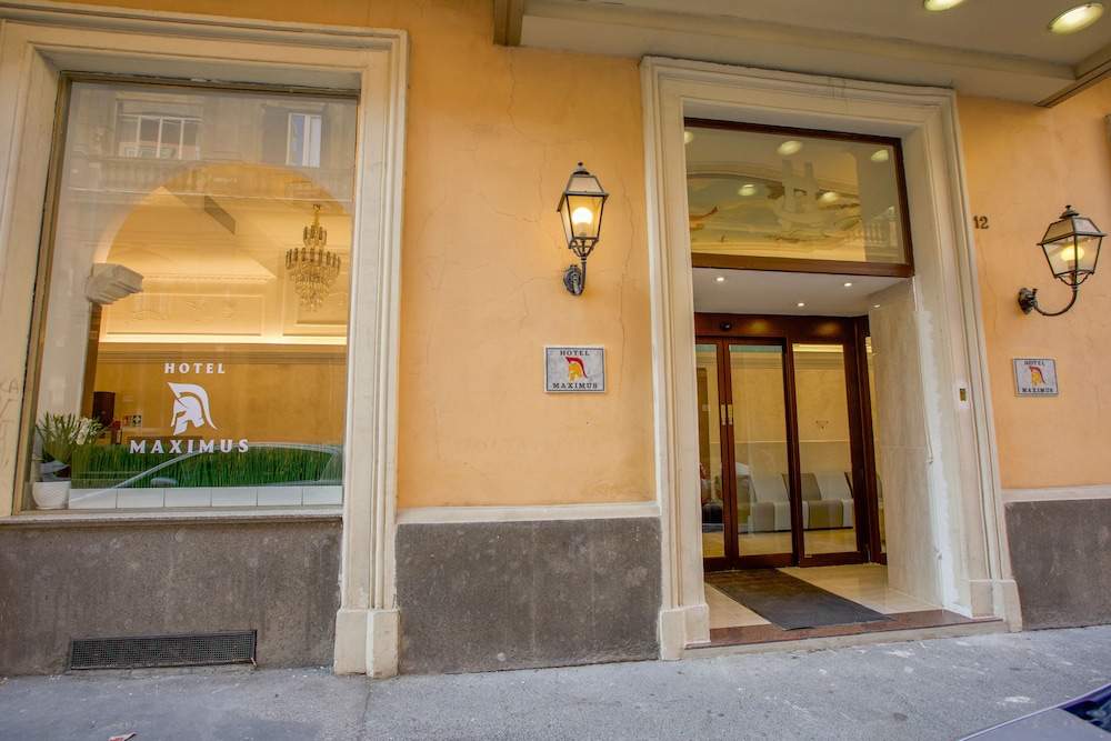 Hotel Maximus 2/50