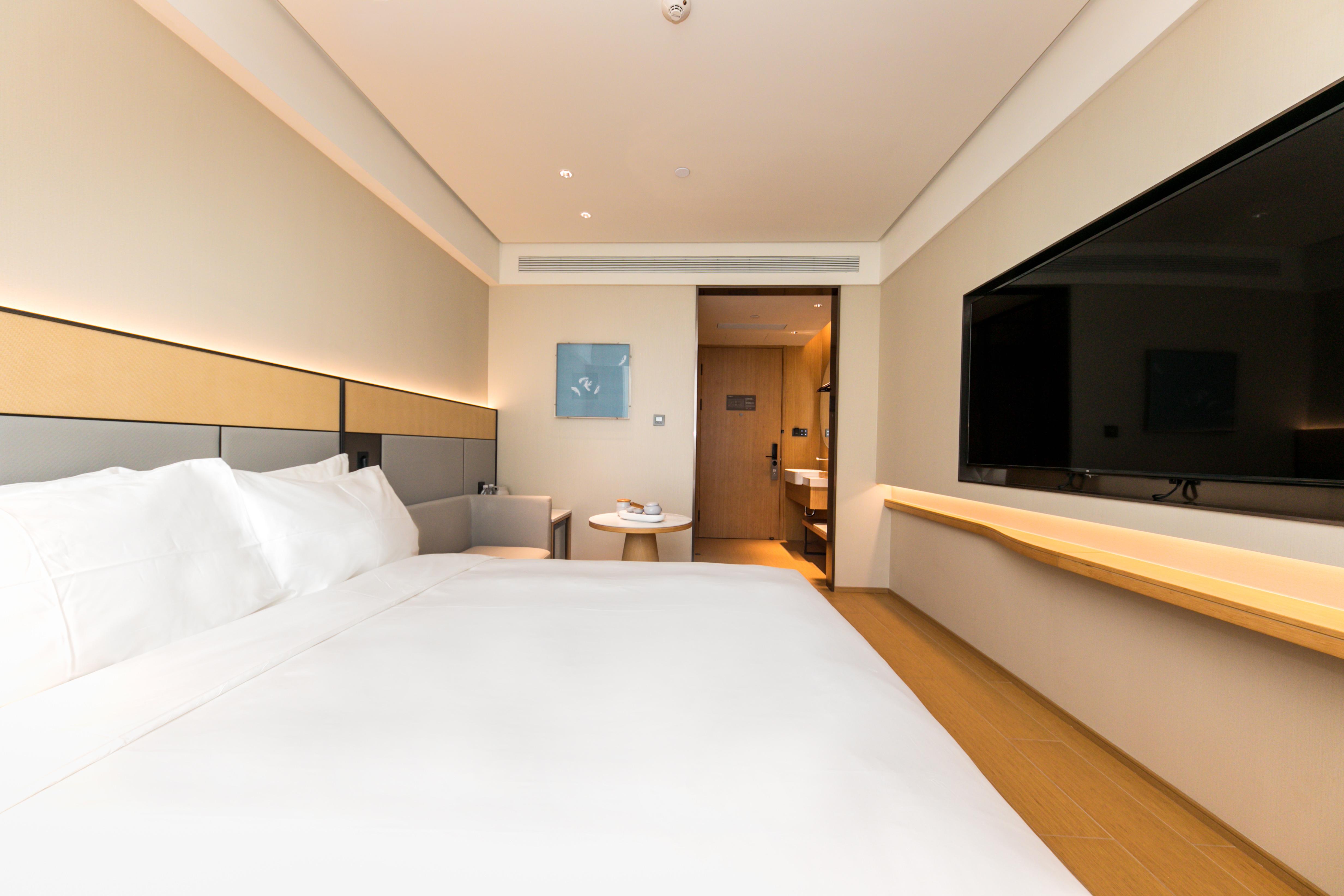 Ji Hotel (Shanghai Gubei Fortune Center) 6/22