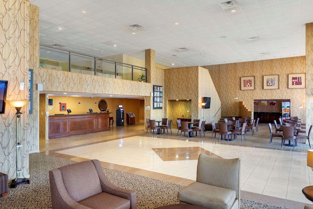 Quality Inn and Suites Greensboro High Point 9/44