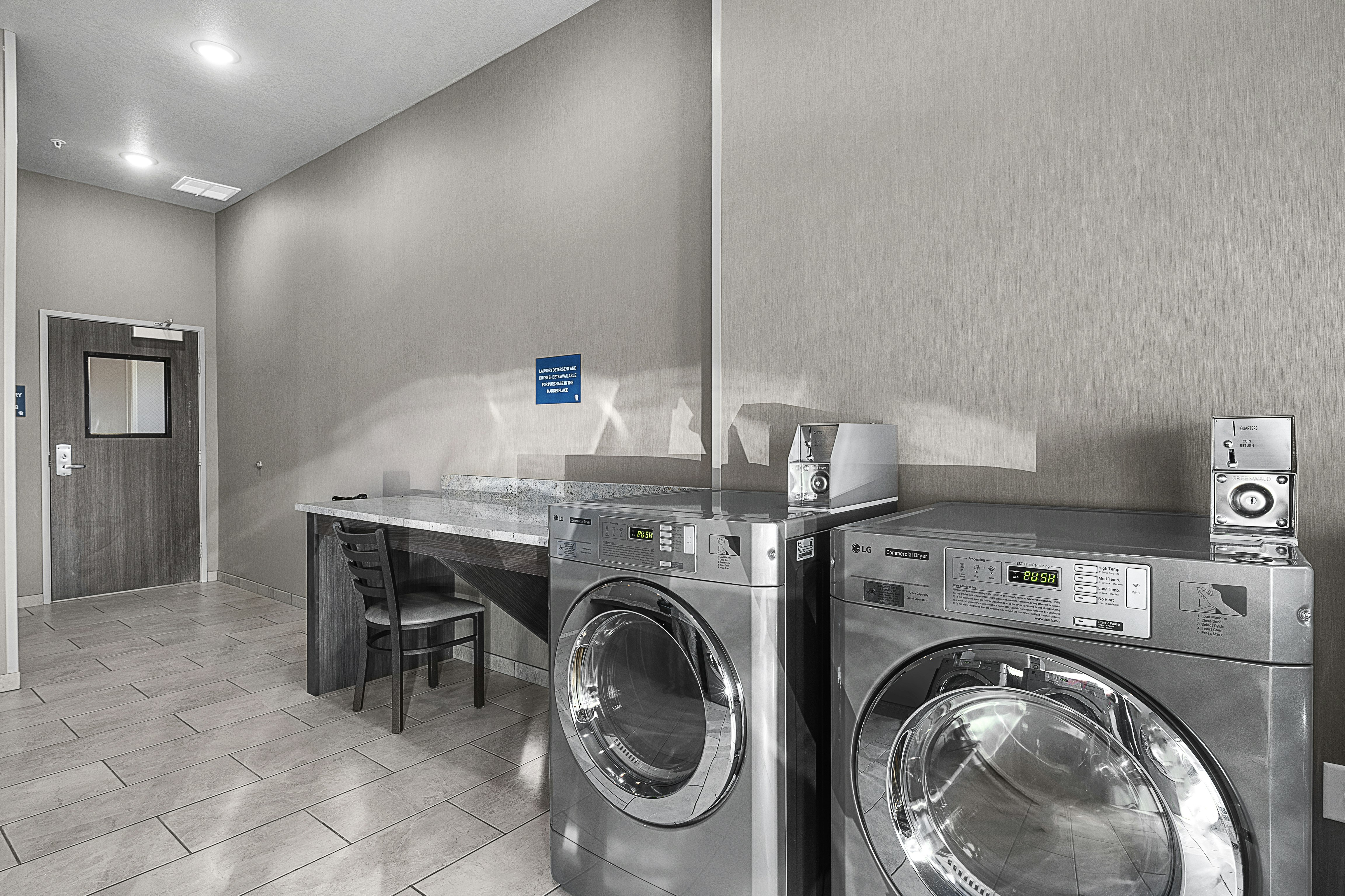 Riverstone Suites - Chippewa Falls 20/50