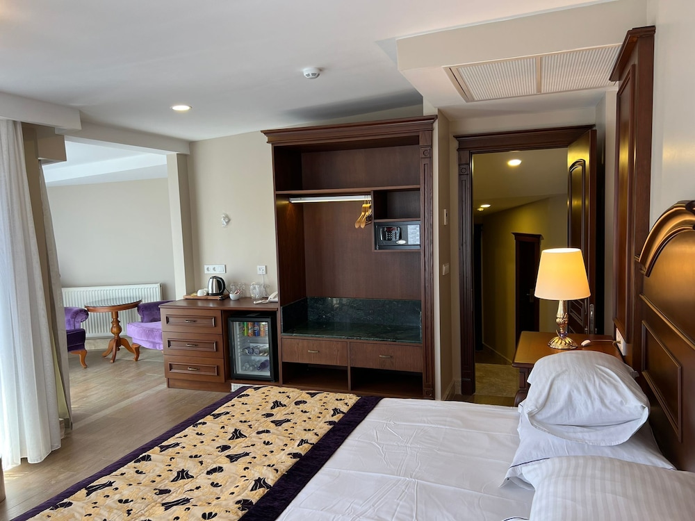 GLK Premier The Home Suites and Spa 20/50