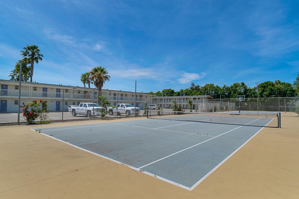 Motel6 Santa Maria, CA - South 32/56