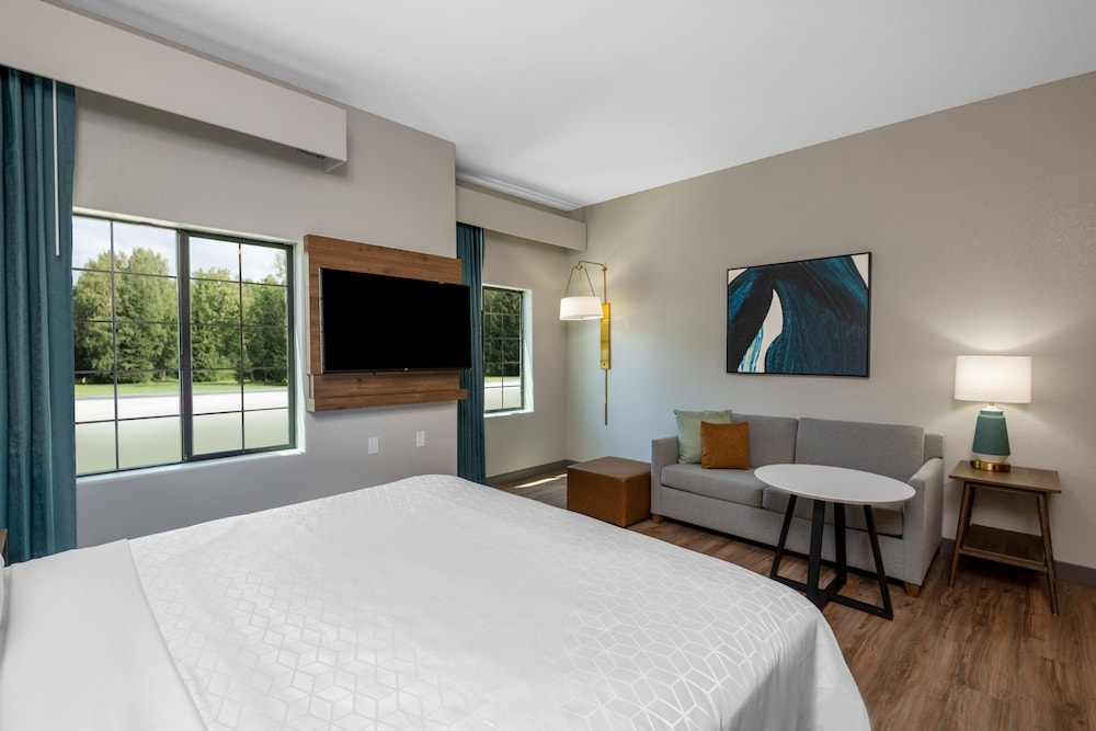 Staybridge Suites Phoenix-Glendale 14/65