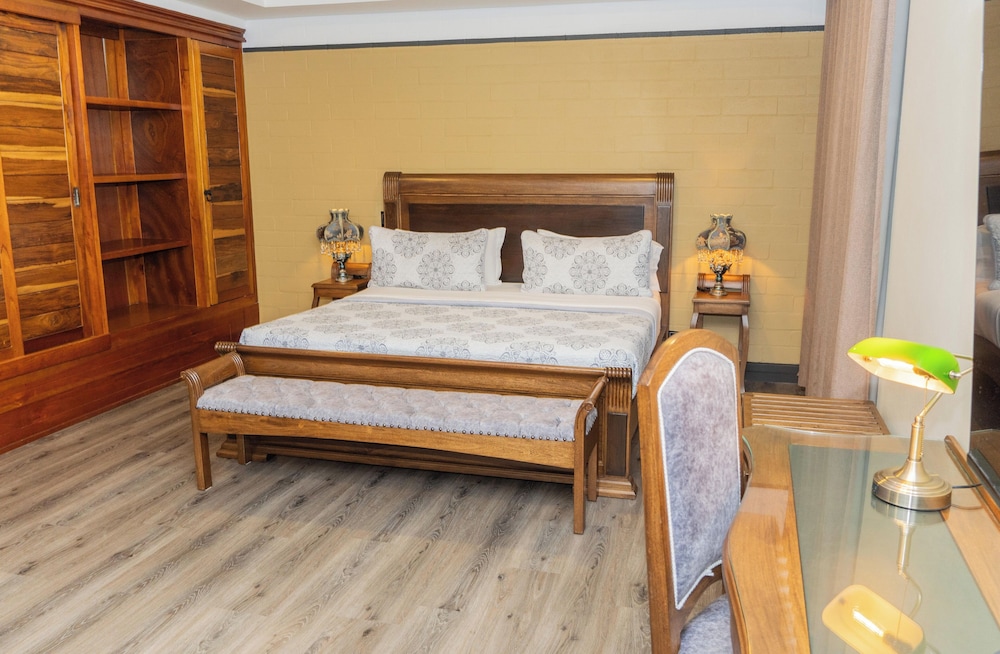 Classic, King Bed, Hotel Du Parc 7/10