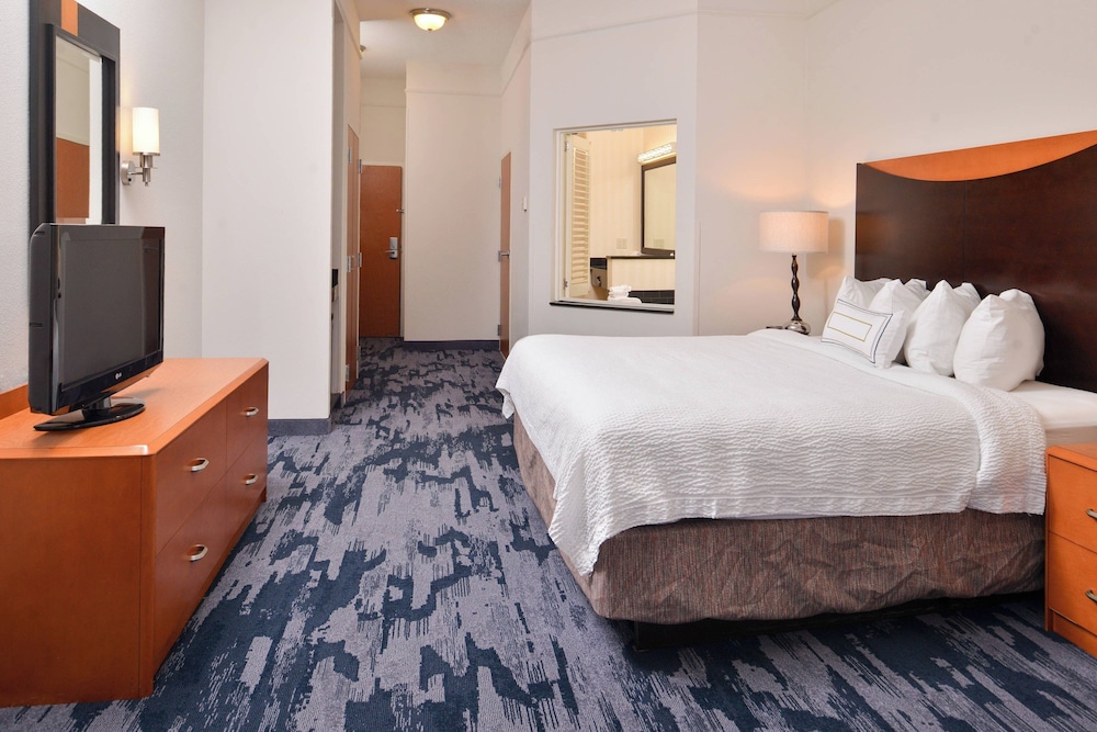 Room, King Bed, Bathtub, Accessible