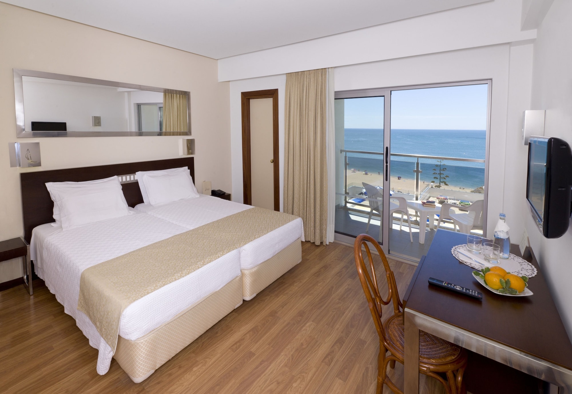 ROOM, TWIN BEDS, PARTIAL SEA VIEW