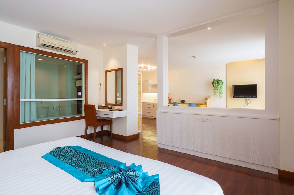 Lantana Resort Hotel 28/61