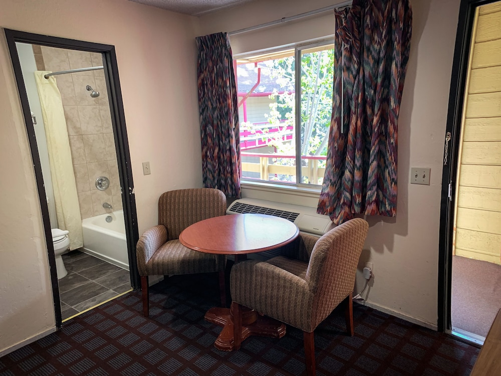 Ventura Grand Inn 34/39
