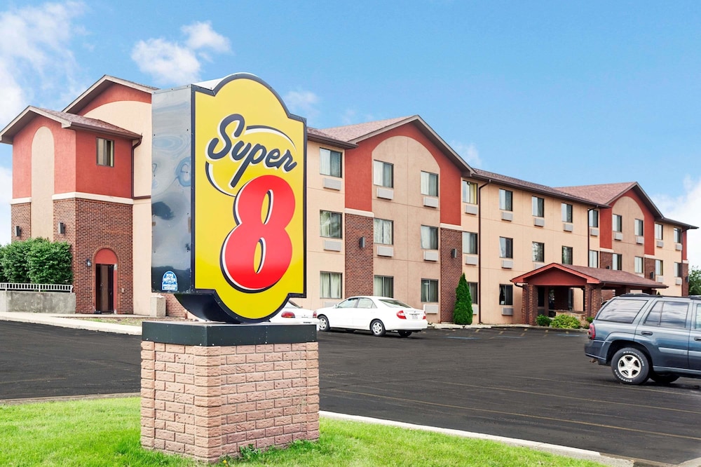 Super 8 By Wyndham Romeoville Bolingbrook 1/18