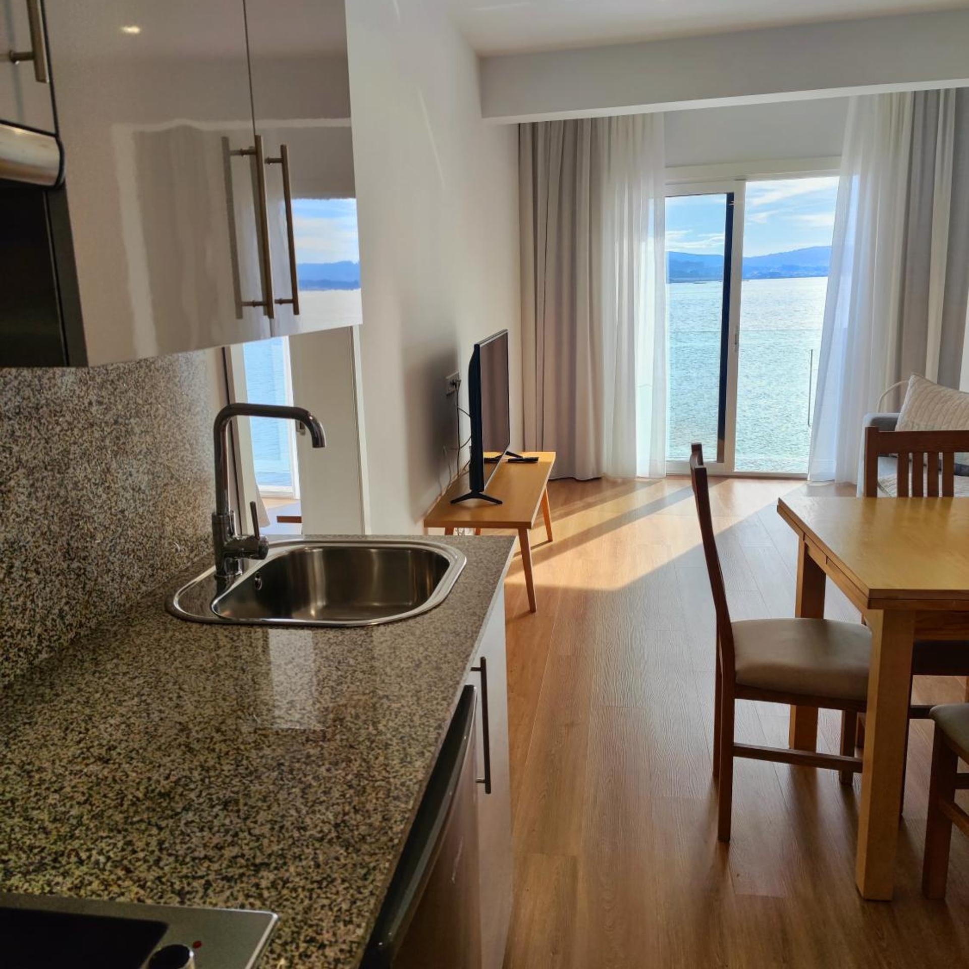 APARTAMENTOS LA TOJA 24/30