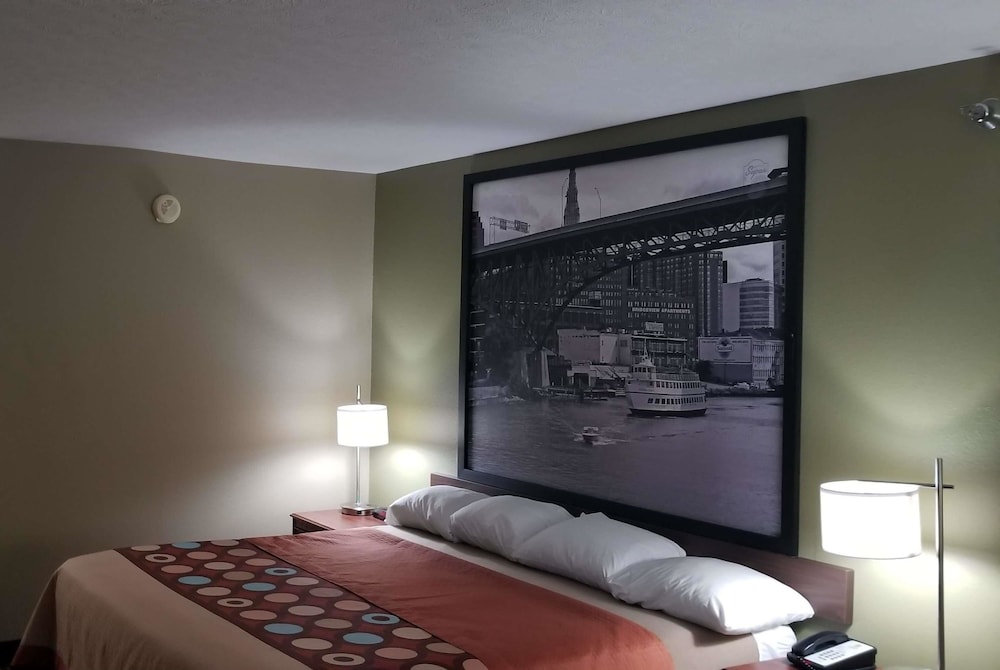 Super 8 by Wyndham Bellefontaine 14/38