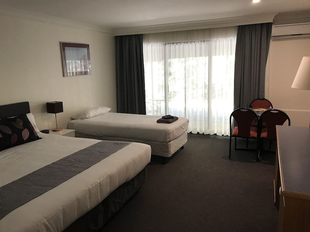 Tea Gardens Motel 2/26
