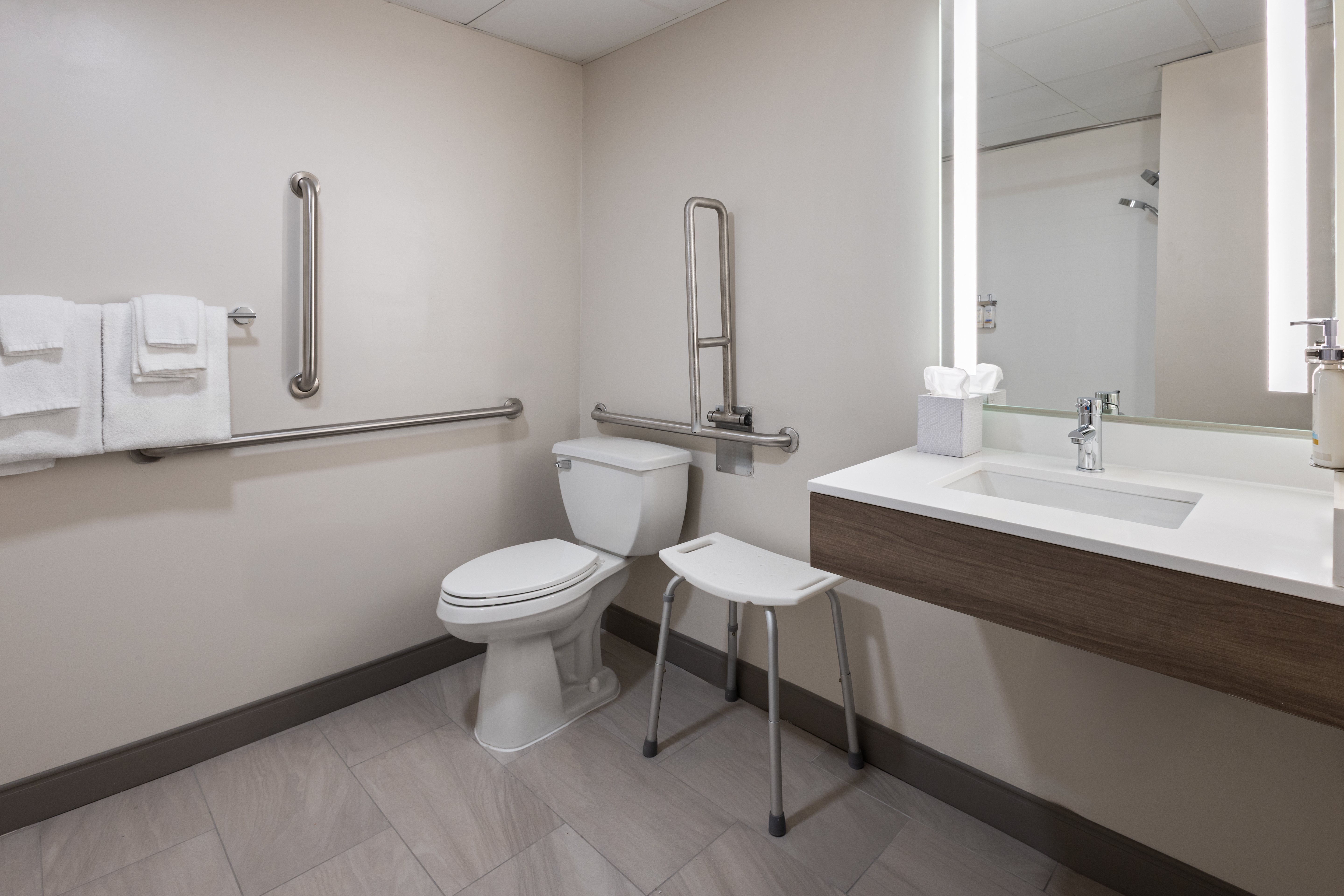 Holiday Inn Express Hotel Suites Meriden 48/50