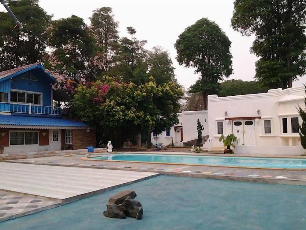 Scenic Riverside Resort 48/50