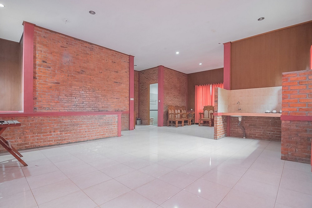 RedDoorz Plus @ Hotel Negeri Baru Lodaya Puncak 11/24