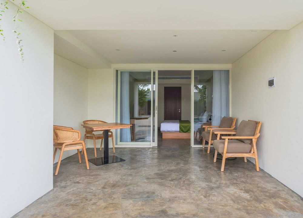 Ayom Suite 21/44