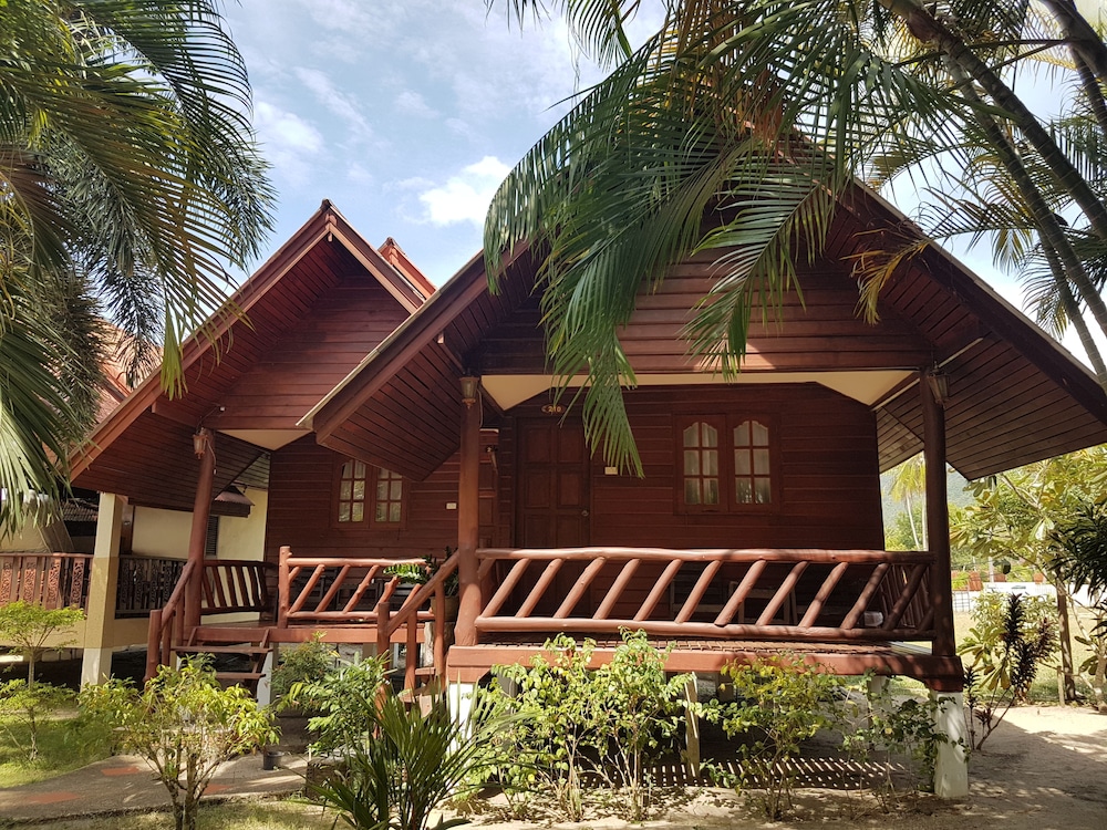 Morning Star Resort 2/50