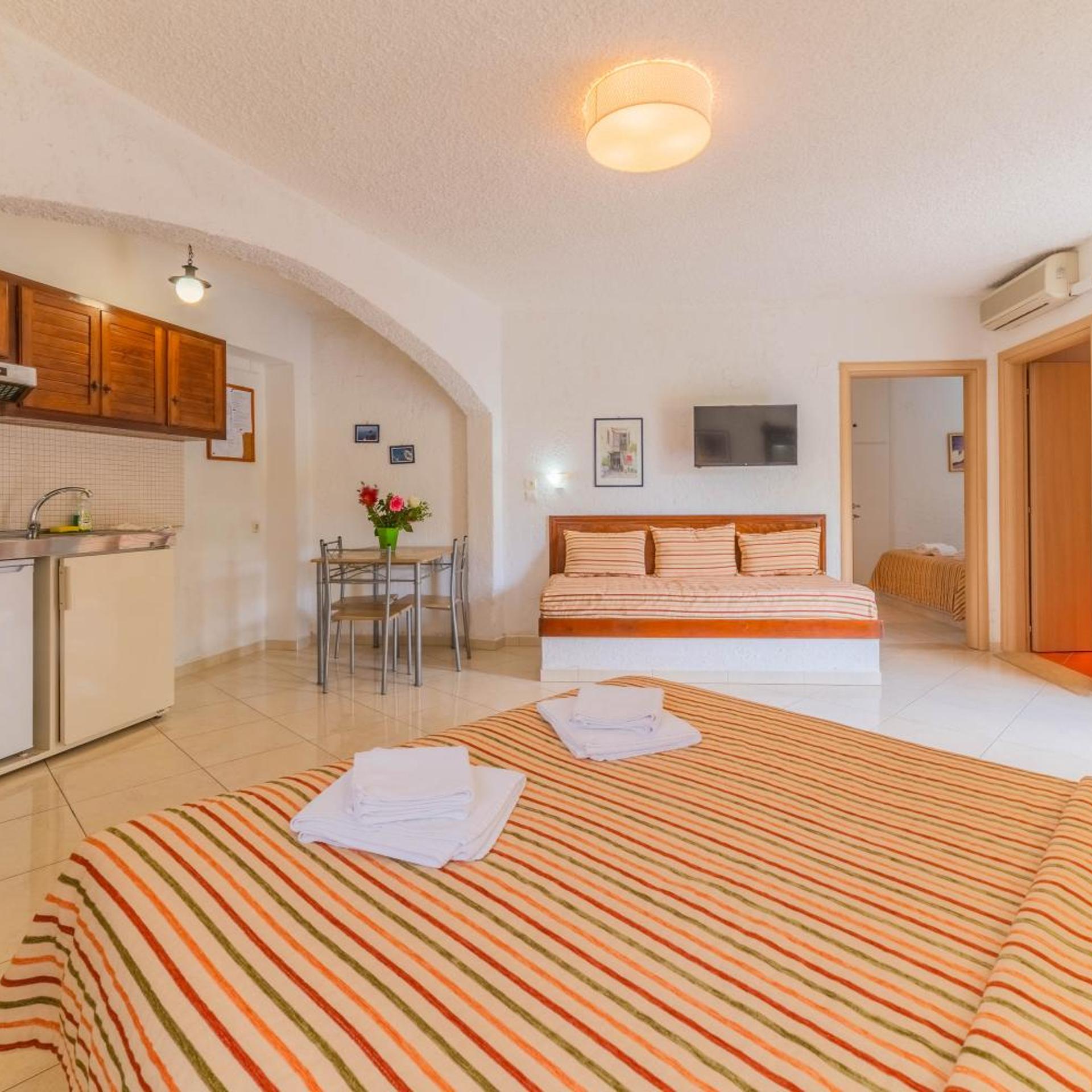 Kastro Studios And Apartments 10/57