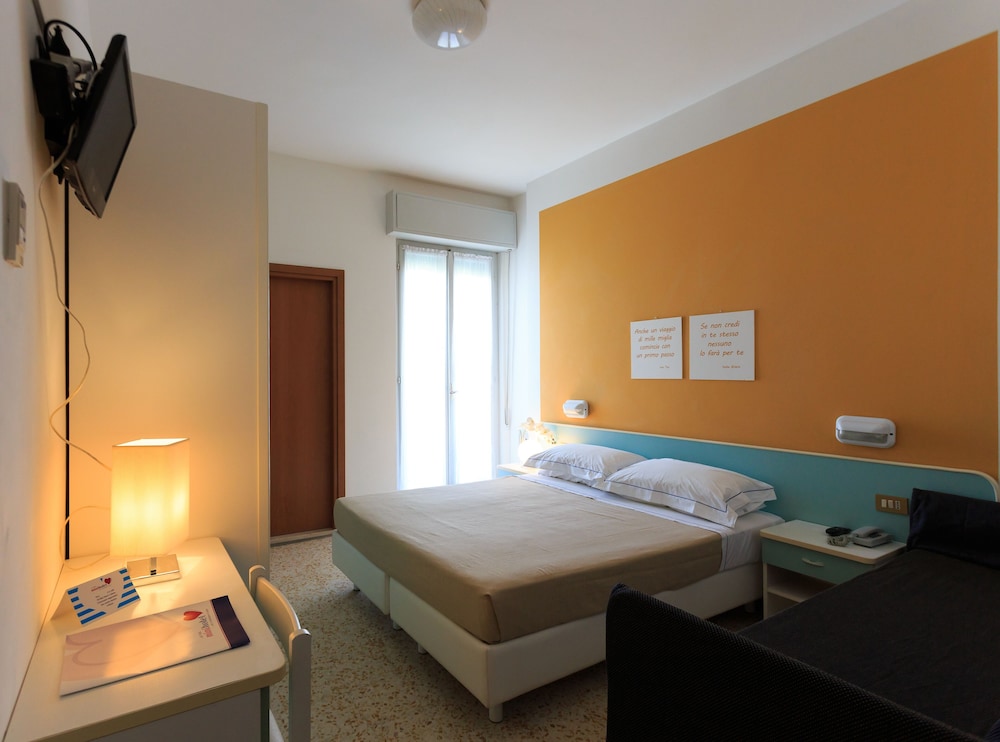 Mini Hotel 8/44