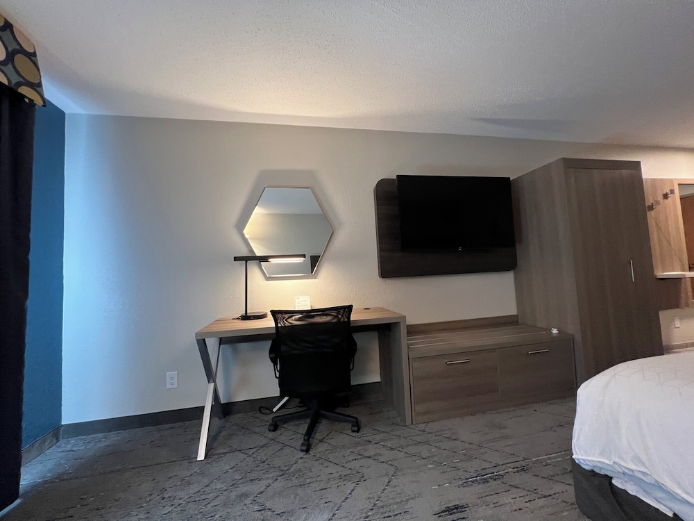 Holiday Inn Express Hotel Suites Dubois 68/72