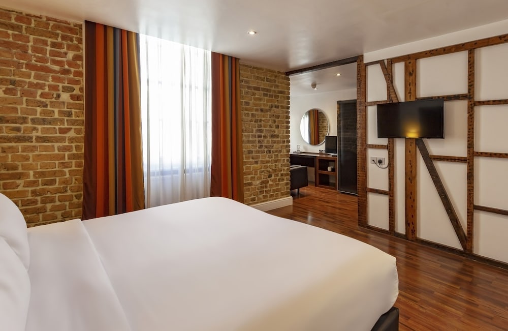 DELUXE, DOUBLE BED