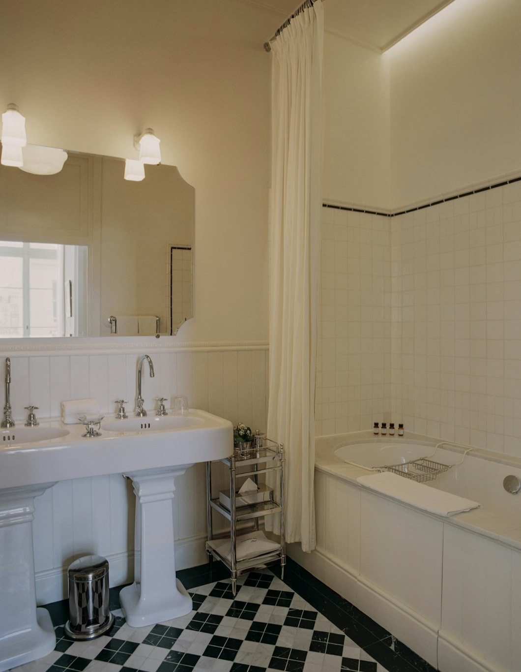 Chateau Voltaire 27/33
