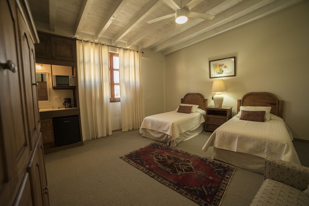 Carmen, King and Twin Beds