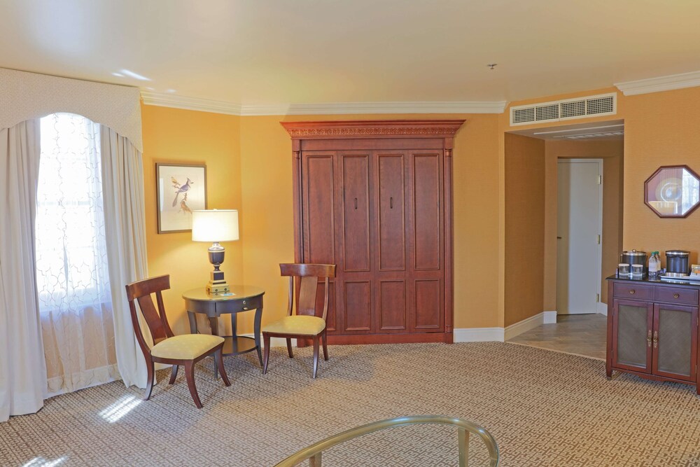 Hotel Roanoke Conference Ctr Curio Collection By Hilton 35/58
