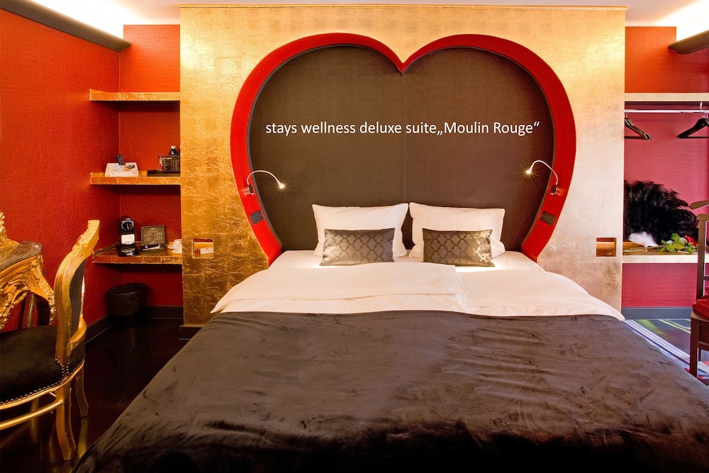 Moulin Rouge, Queen Bed