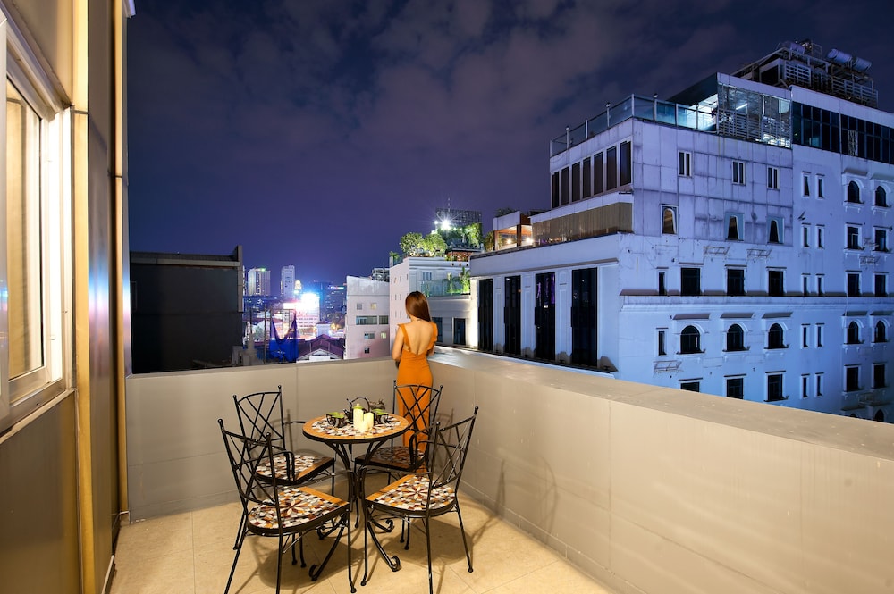 Adora Hotel 3/50