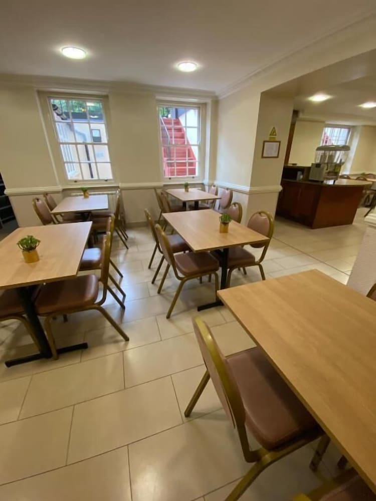 Orchard Hotel 36/41