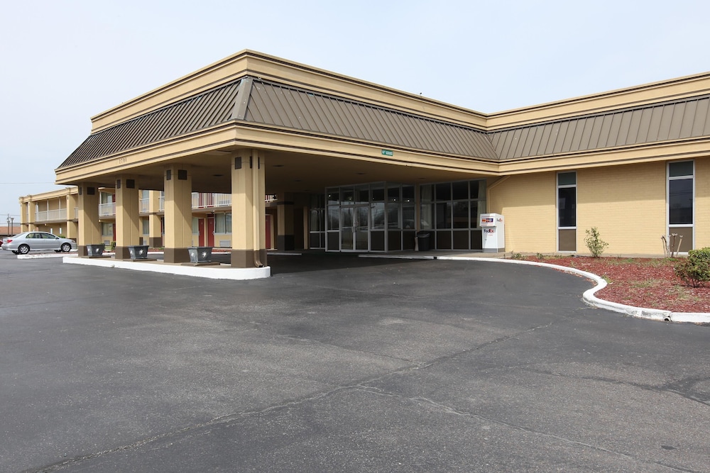 Americas Best Value Inn & Suites Greenville 2/16