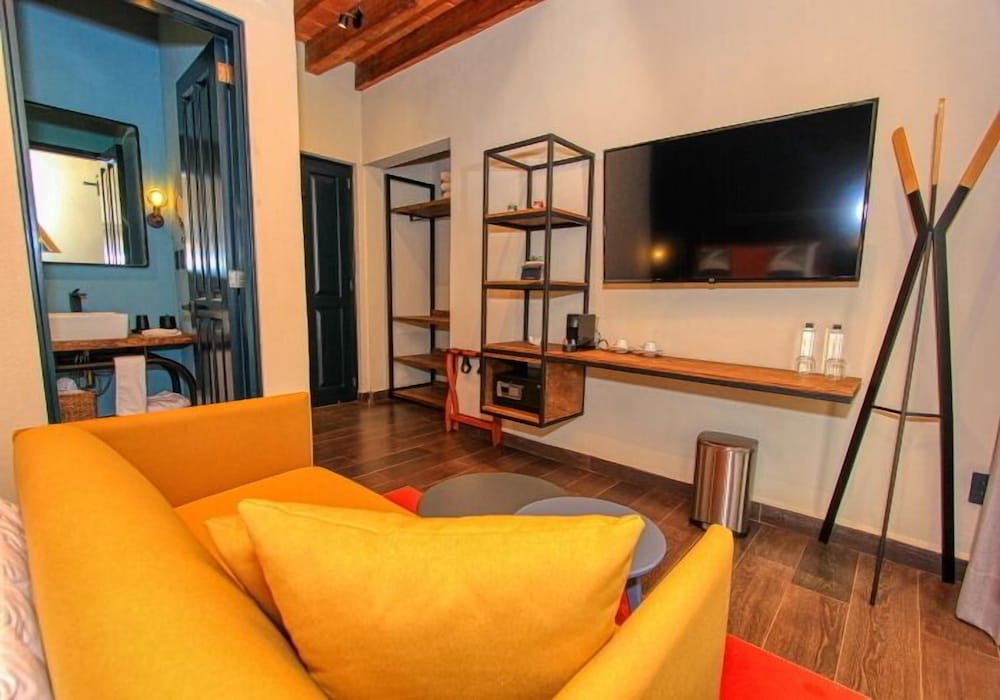 Antigua Trece Hotel Fusion 35/50