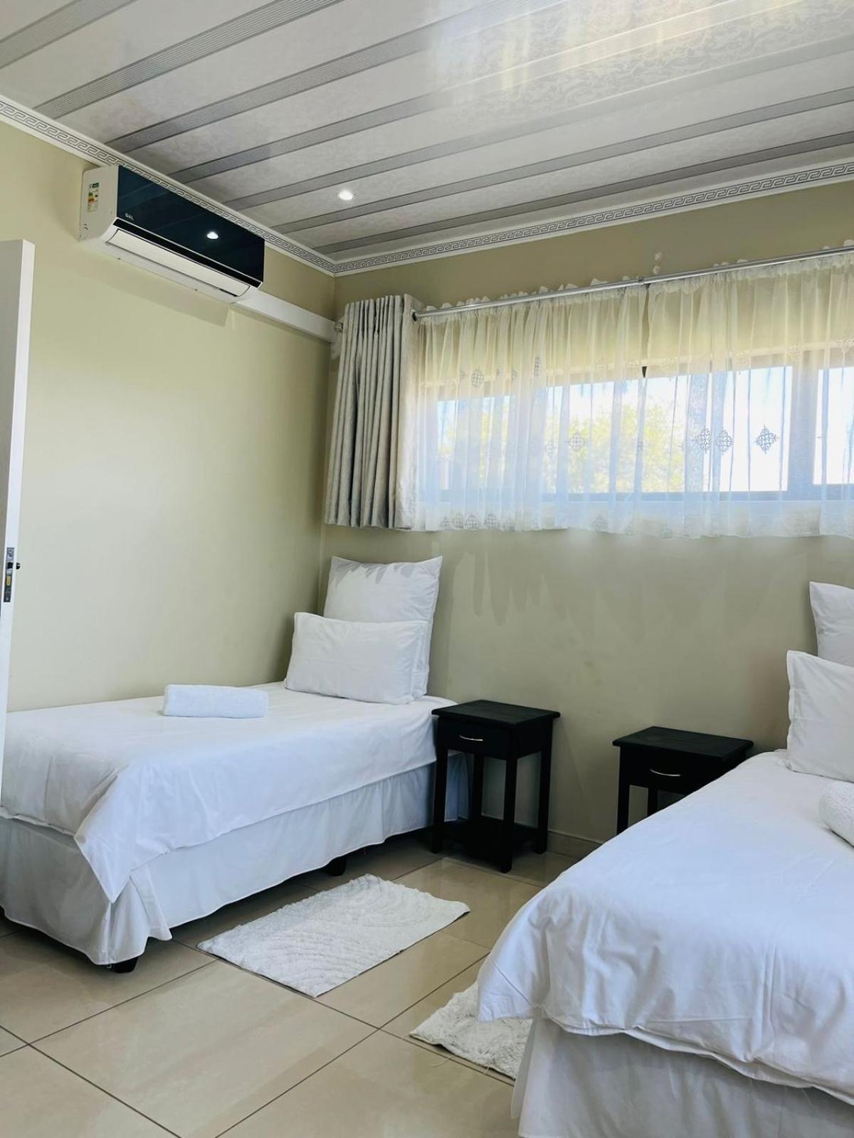 Langelihle Accommodation in Margate 7/37