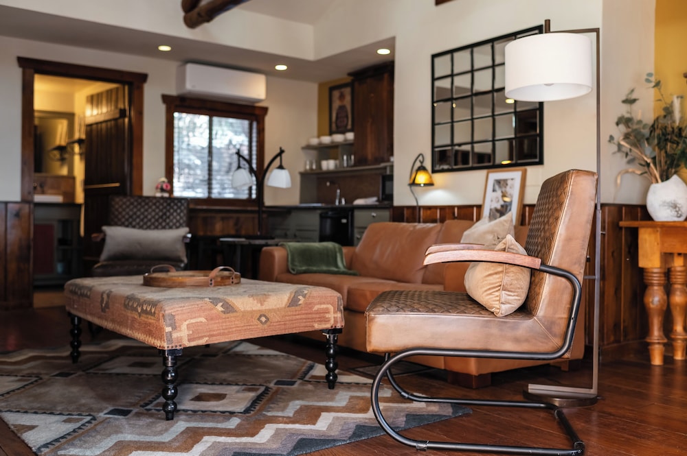Highland Haven Creekside Inn 31/50