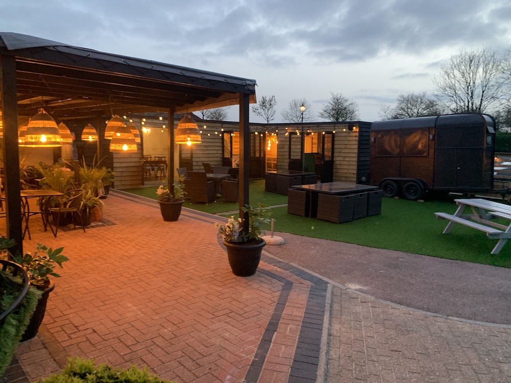 The Old Red Lion Inn 20/20