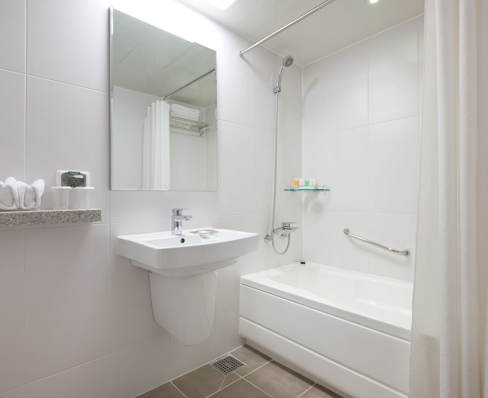 Metro Hotel Myeongdong 67/71