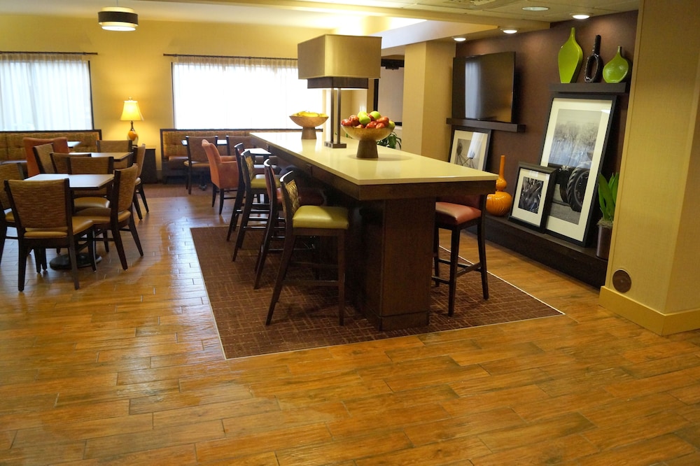 Hampton Inn Altoona 32/40