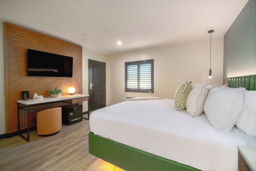 LYFE INN & SUITES by AGA- North Hollywood Near Universal Studios 7/22