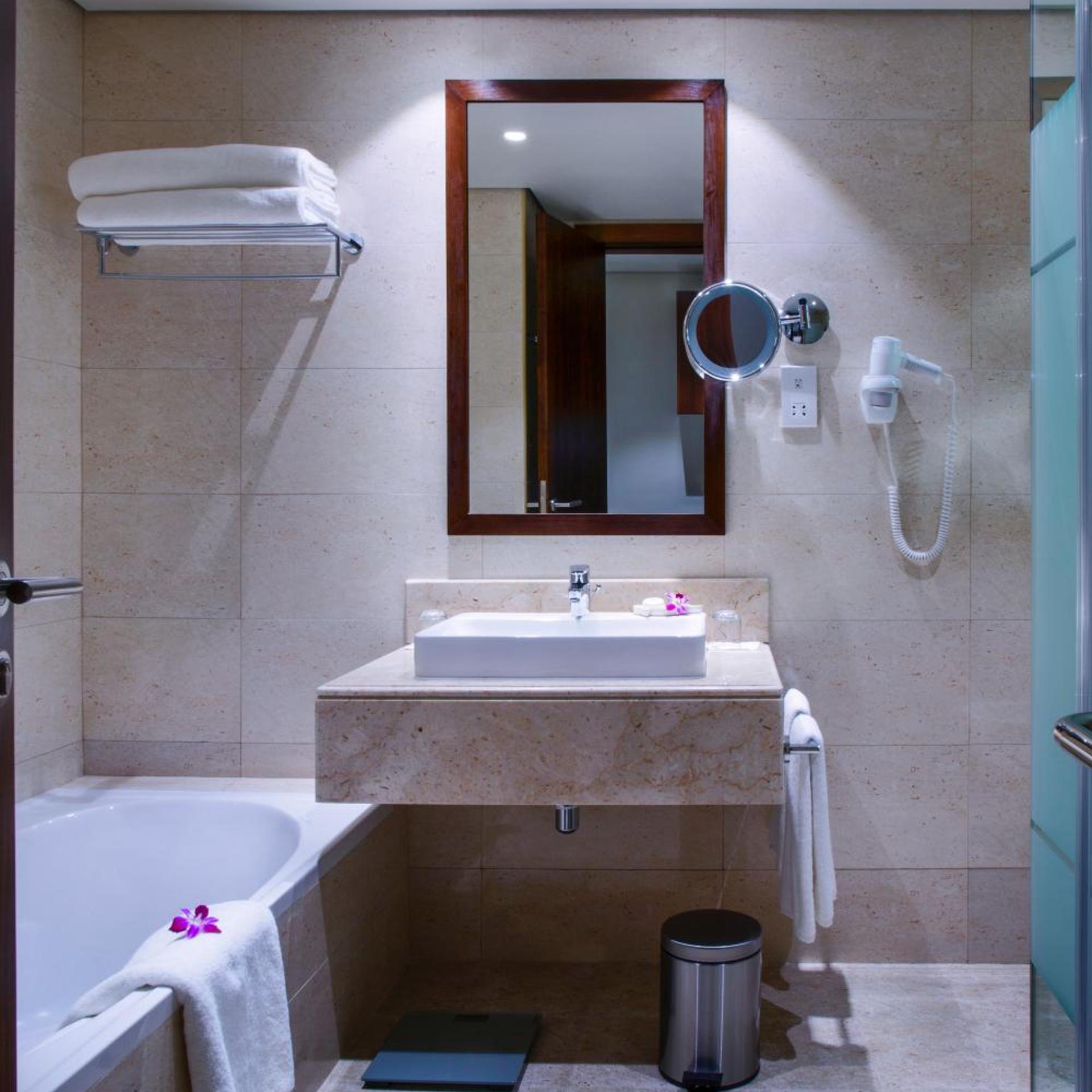 Chalet, King Bed, Beach Side, Private Garden, Terrace, Danat Jebel Dhanna Resort 4/5