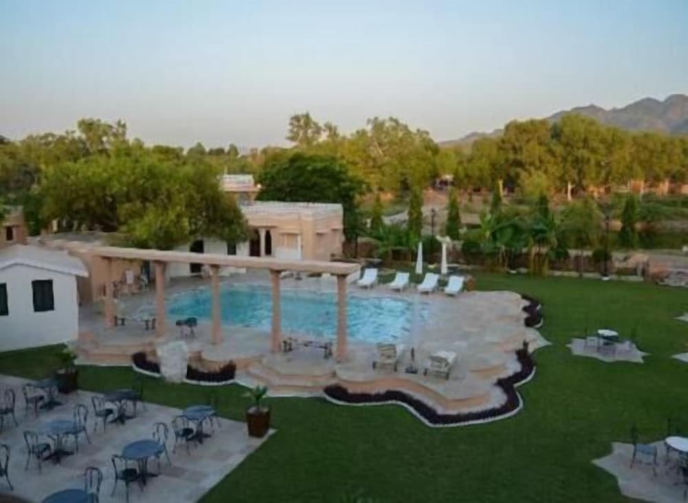 FATEH BAGH PALACE HOTEL 23/24