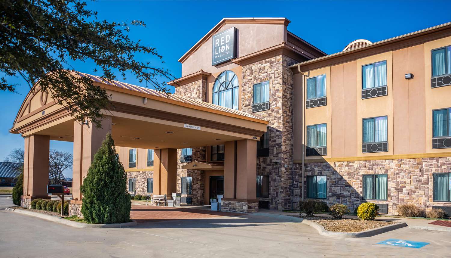 Red Lion Inn Suites Mineral Wells 14/15