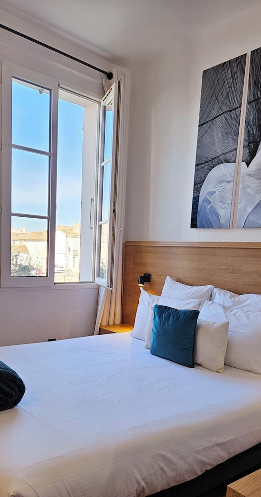 Hotel Du Port 8/50