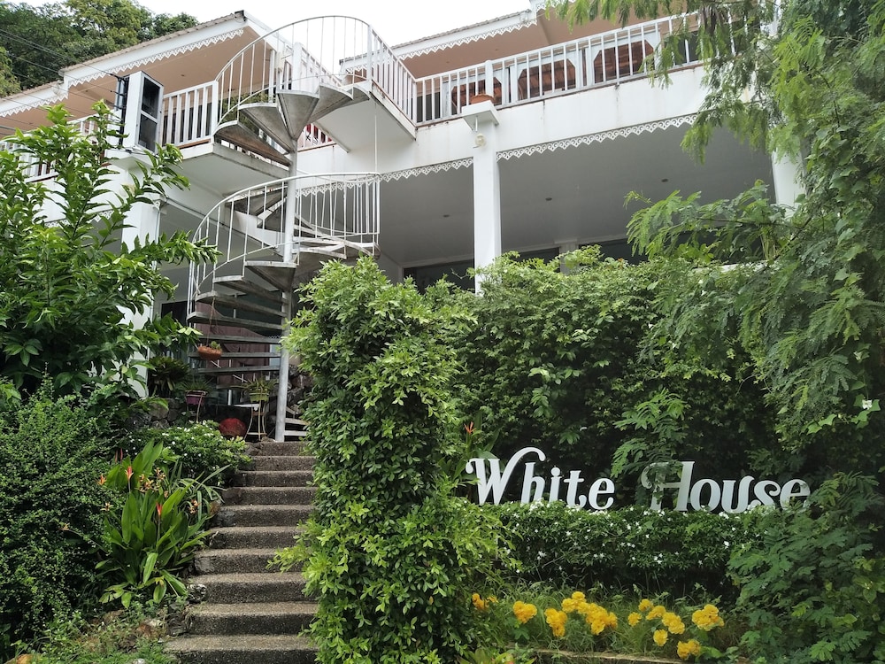 White House Mountian Beach Resort 21/22