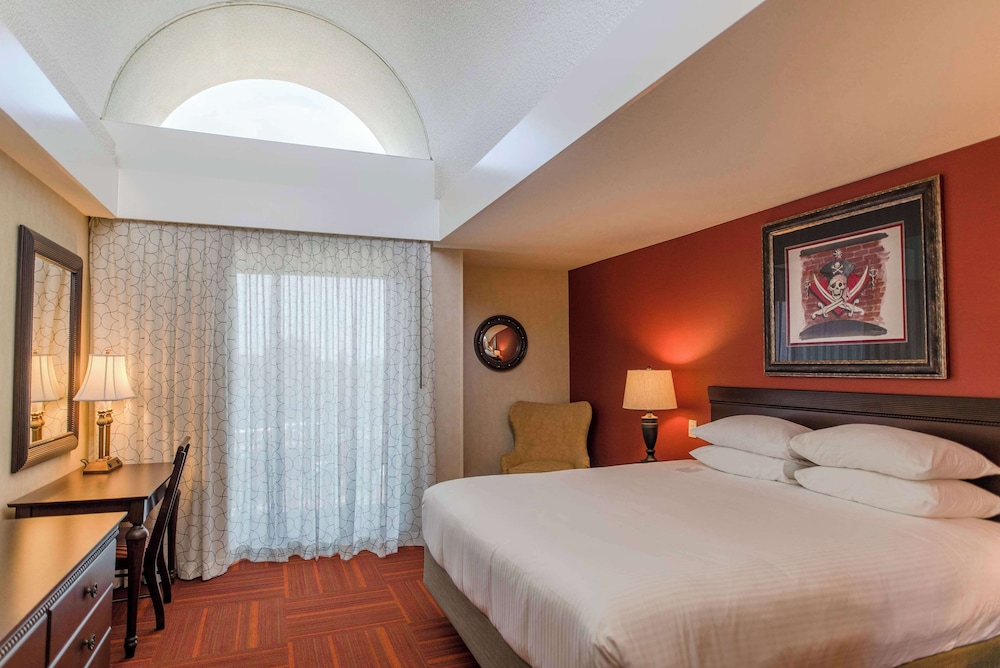 1 Bedroom, Suite, King Bed, Park View, Building 1