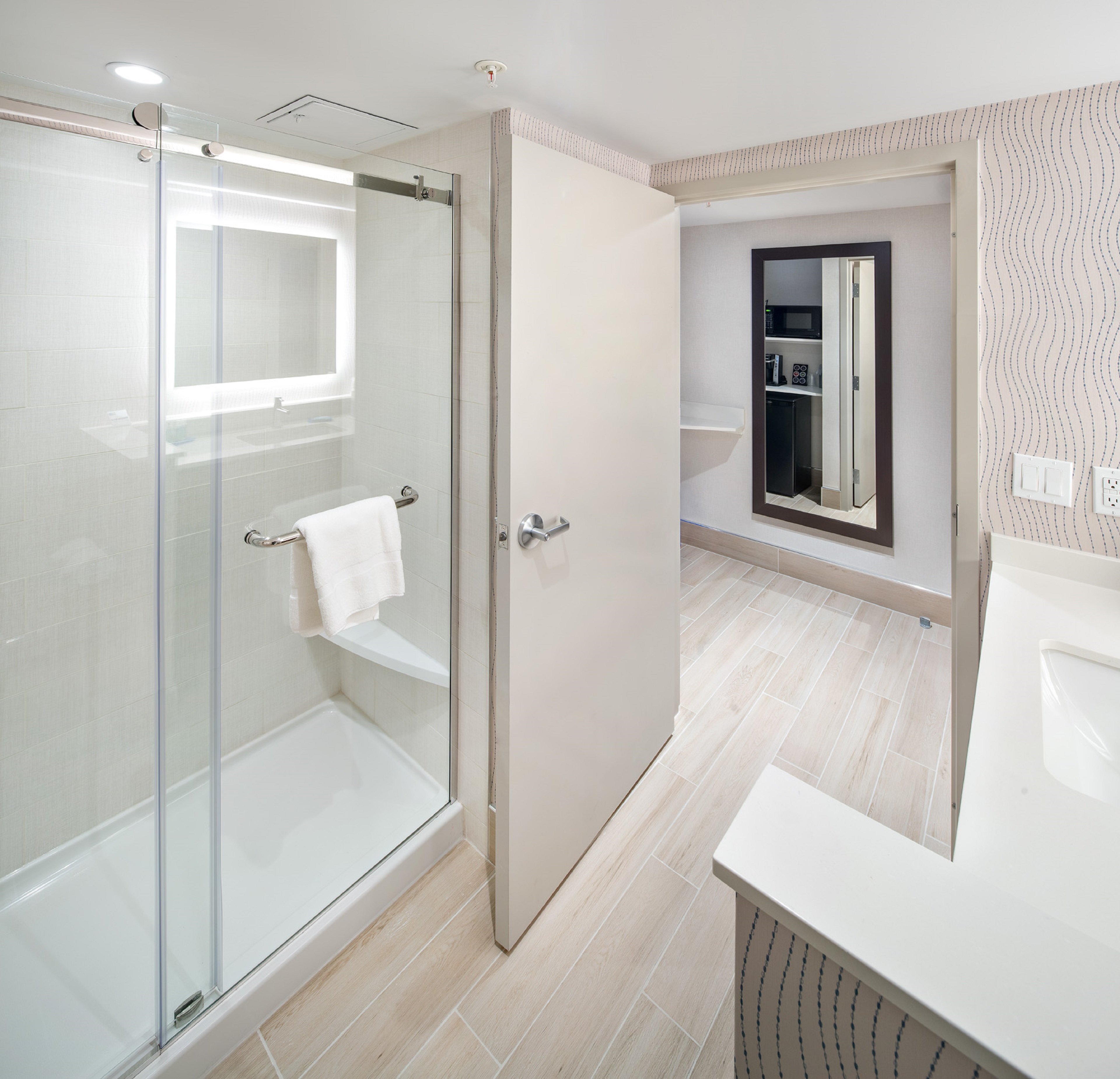 HOLIDAY INN EXPRESS RED DEER NORTH 36/38