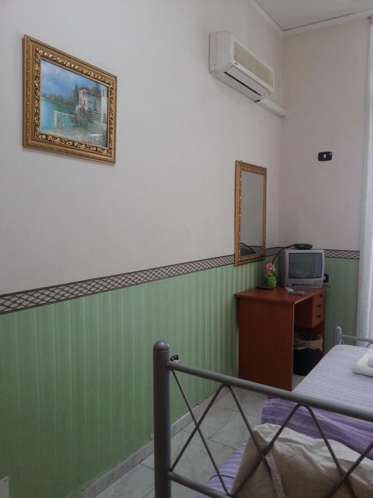 Astra Bed and Breakfast 33/50