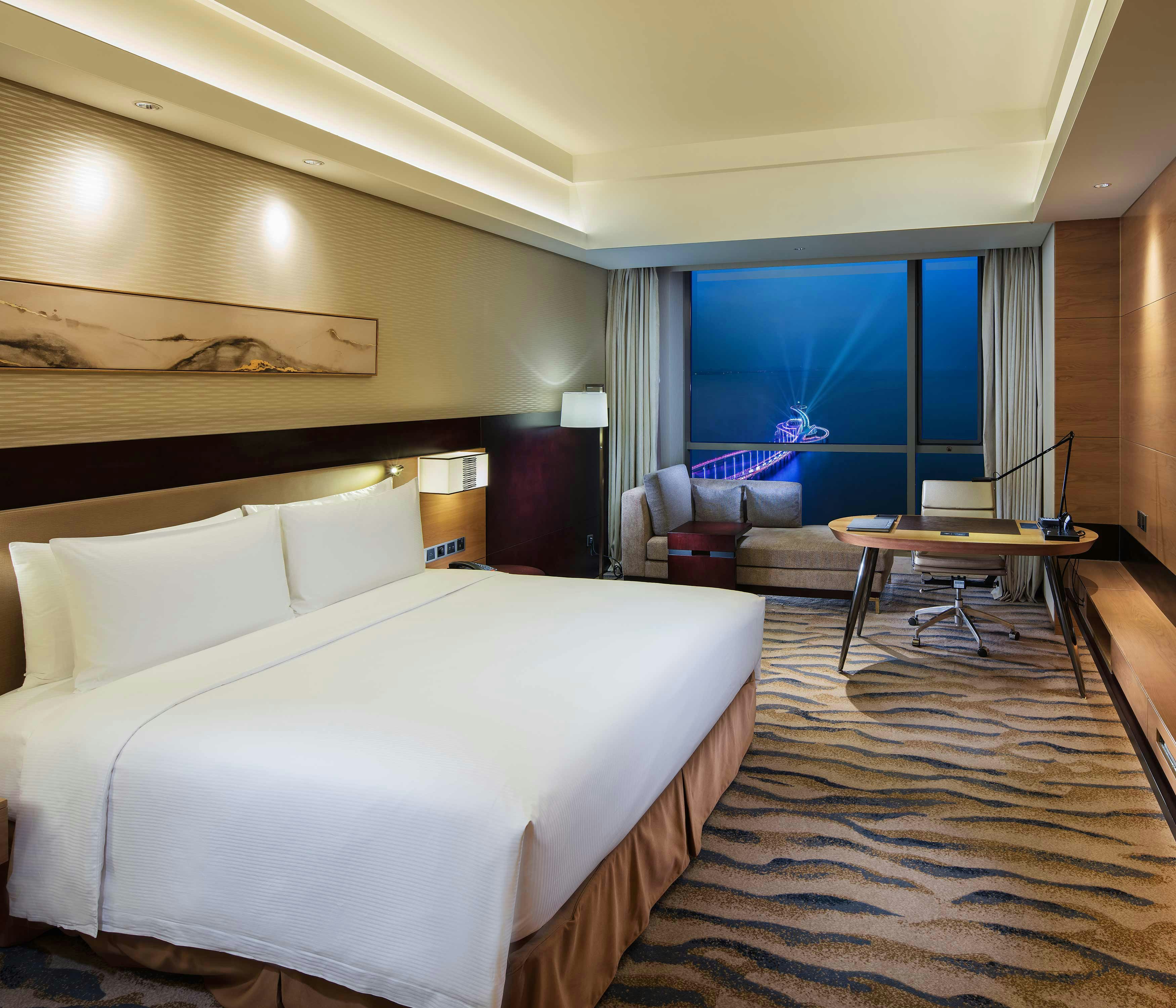 DELUXE, KING BED, SEA VIEW