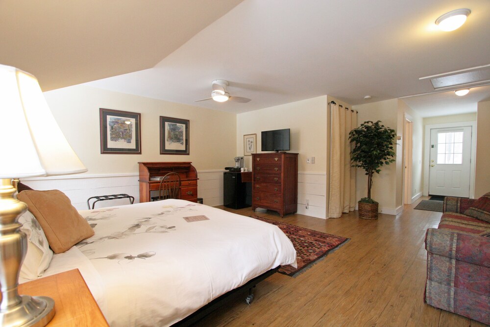 The Old Saco Inn 24/72