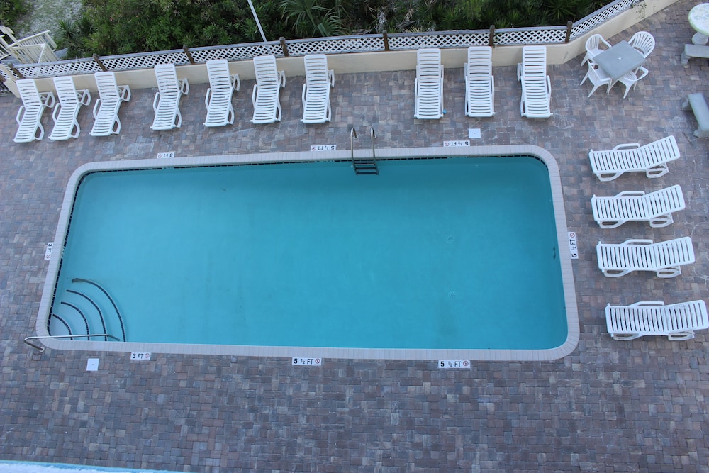 Blu Atlantic Oceanfront Hotel Suites 38/59